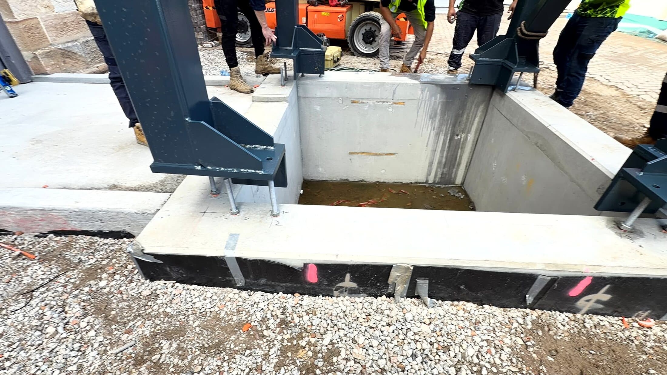 Lift shaft columns with base plates landing over the concrete pit